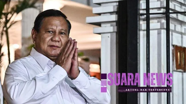 Prabowo merayakan HUT ke-73 pada 17 Oktober 2024. Ia memberikan potongan tumpeng ultah kepada Sjafrie Sjamsoeddin.