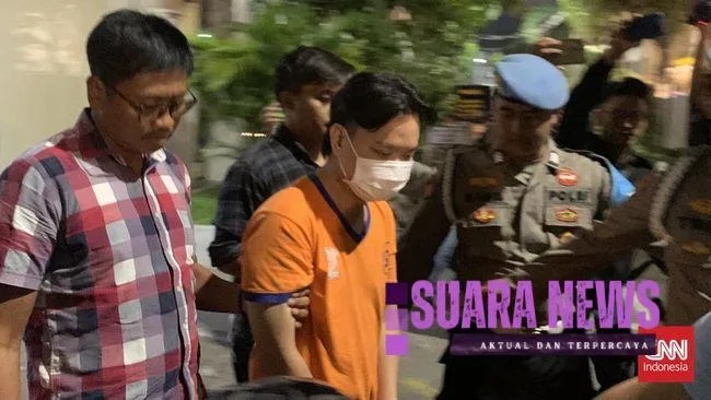 Ivan Sugianto, tersangka perundungan siswa SMAK Gloria 2, Surabaya, mendapat 'sambutan' dari tahanan lain di Mapolrestabes Surabaya, Kamis (14/11) malam.